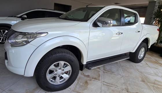 MITSUBISHI L200 TRITON 2.4 16V TURBO DIESEL SPORT HPE TOP CD 4P 4X4 AUTOMÁTICO